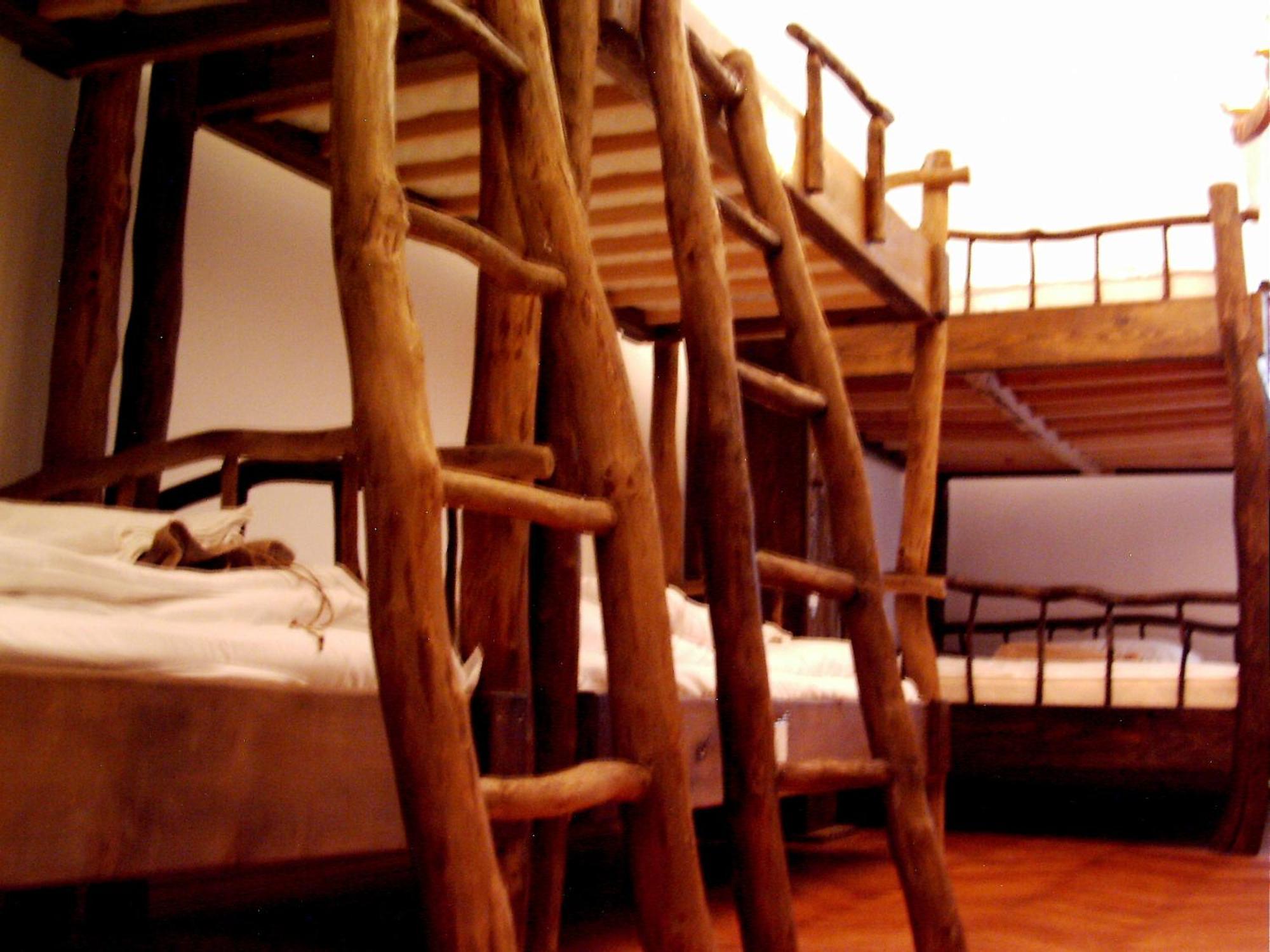 Ghostel - Medieval Hostel Lviv Kültér fotó