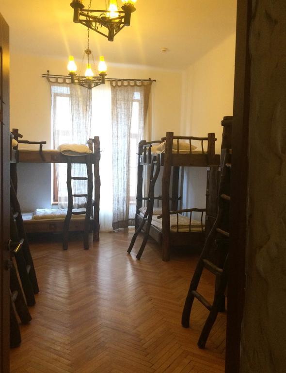 Ghostel - Medieval Hostel Lviv Kültér fotó