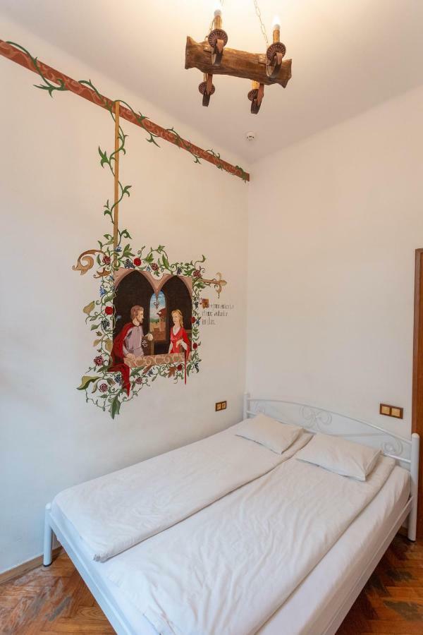 Ghostel - Medieval Hostel Lviv Kültér fotó