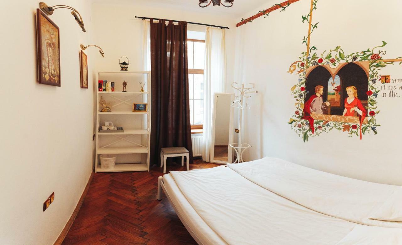 Ghostel - Medieval Hostel Lviv Kültér fotó