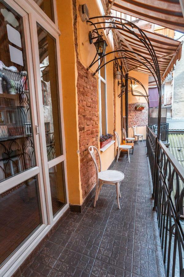 Ghostel - Medieval Hostel Lviv Kültér fotó