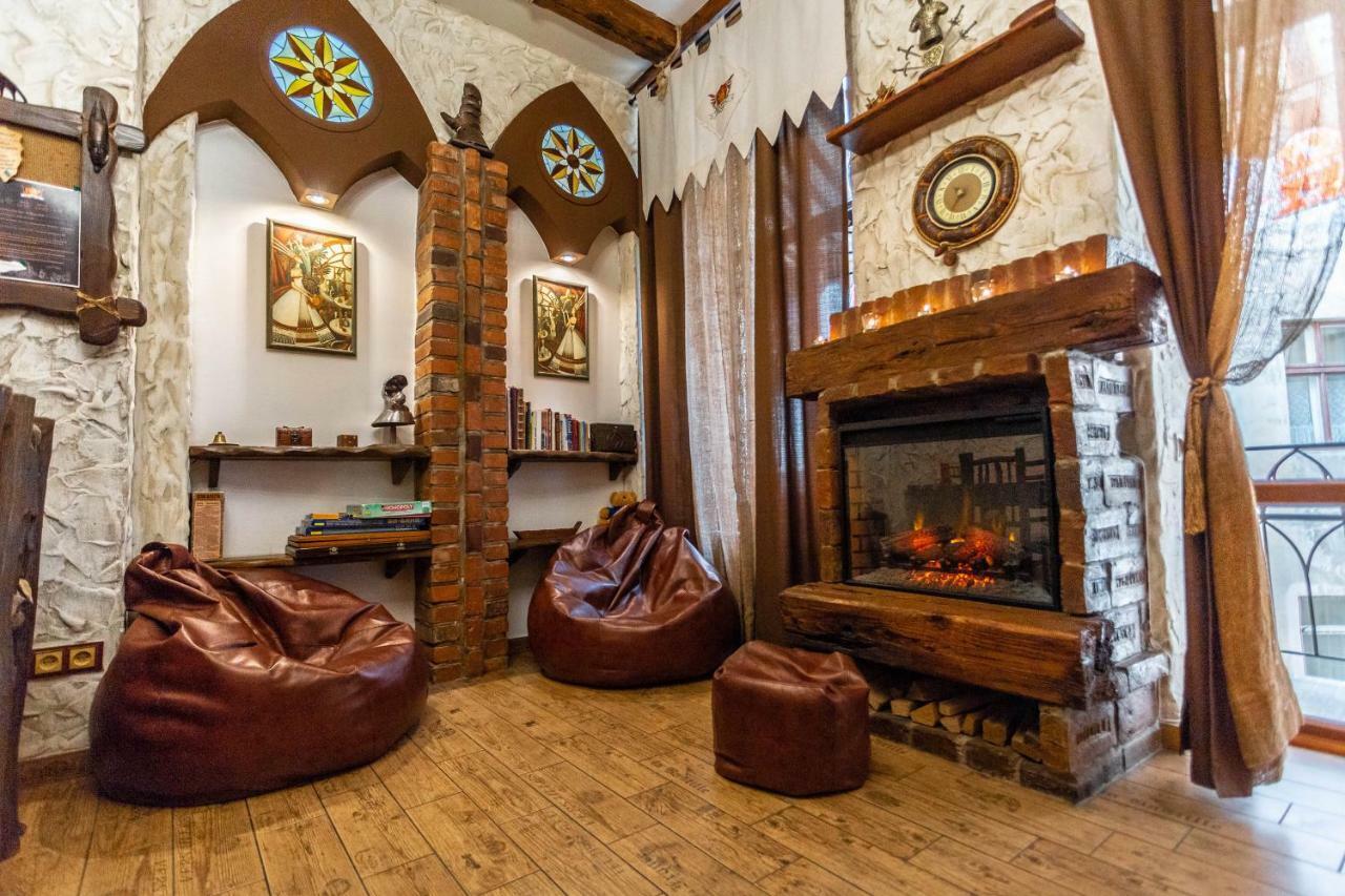 Ghostel - Medieval Hostel Lviv Kültér fotó