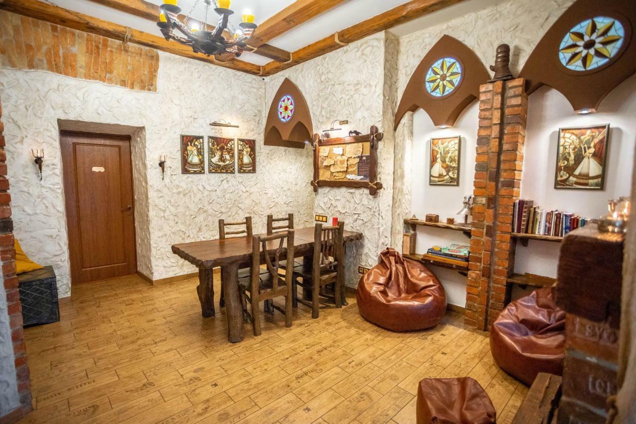Ghostel - Medieval Hostel Lviv Kültér fotó