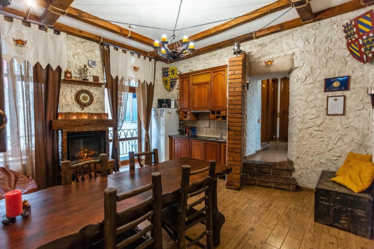 Ghostel - Medieval Hostel Lviv Kültér fotó