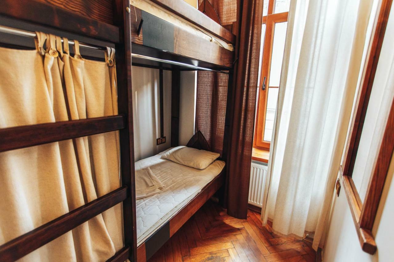 Ghostel - Medieval Hostel Lviv Kültér fotó